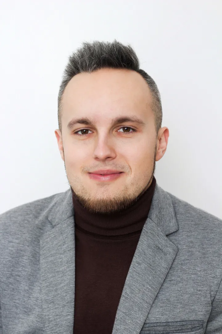 <strong>Adrian Ladziński</strong>